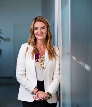 "AI permite o analiză mai sofisticată a datelor, perspective predictive şi experienţe personalizate”